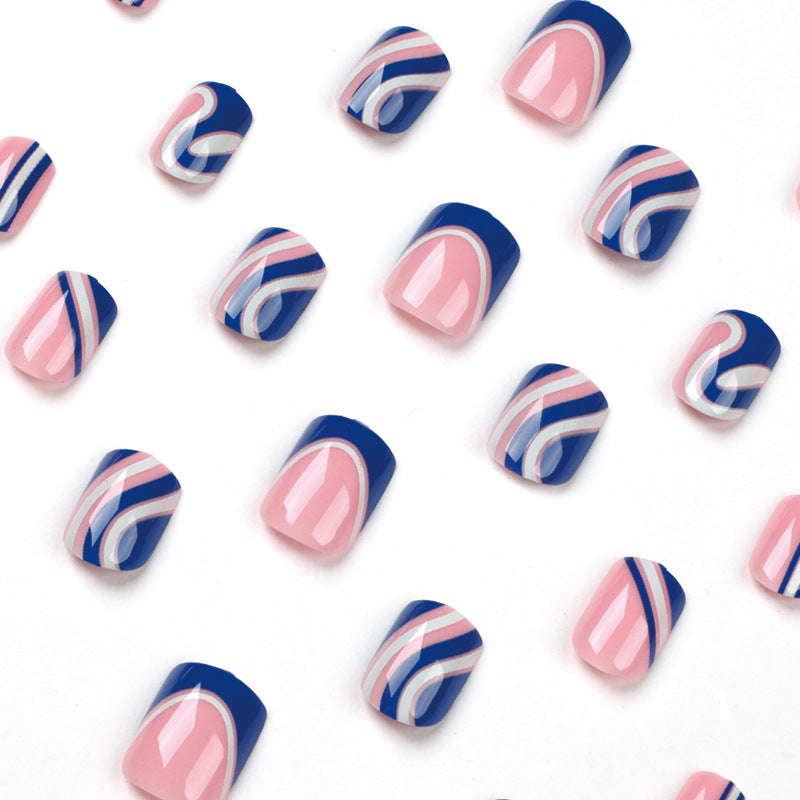 Kreative Nailart mit  abstrakten Designs Karnz