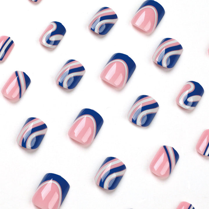 Kreative Nailart mit  abstrakten Designs Karnz