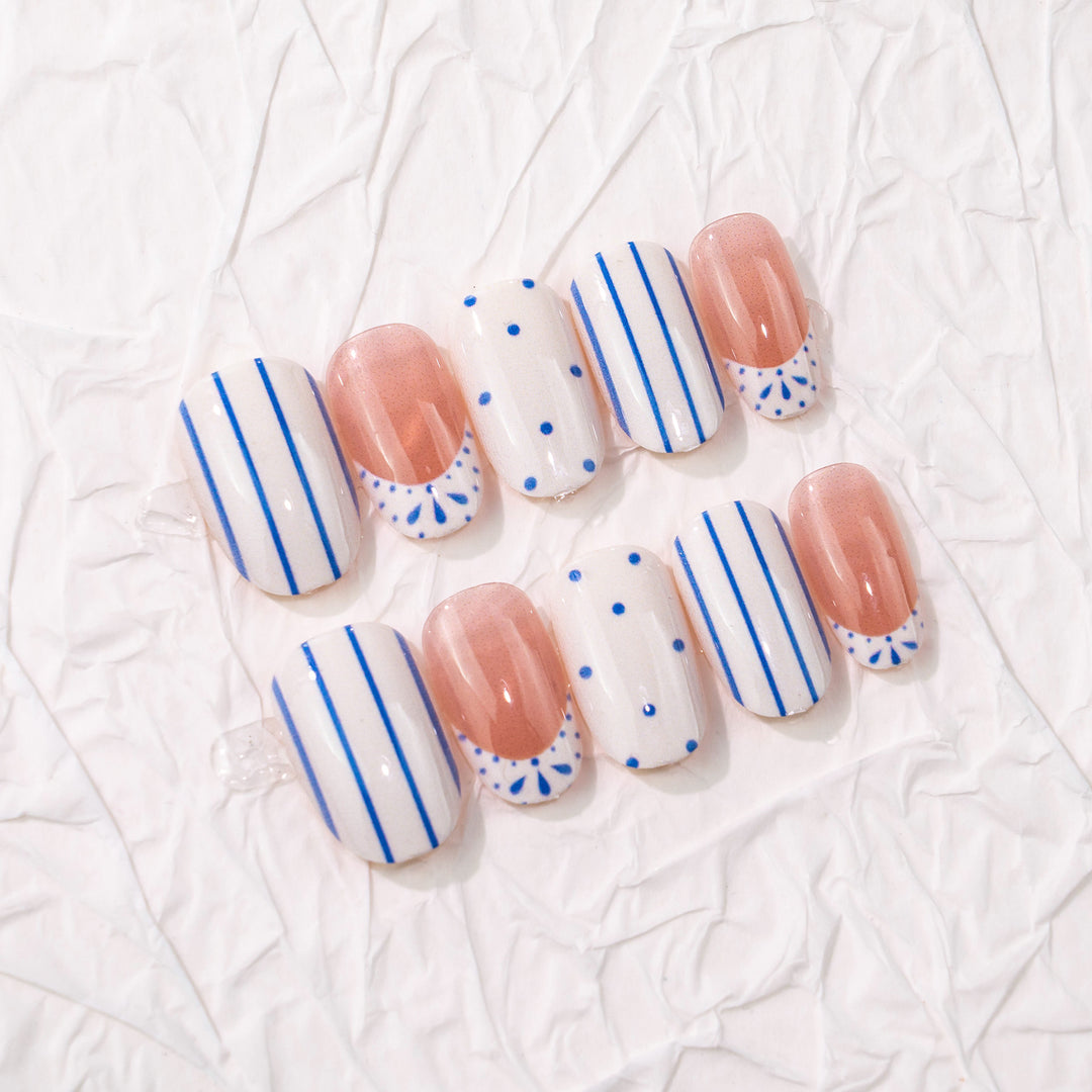 Elegantes künstlerisches Press-On-Nagelset mit geometrischen Mustern Karnz
