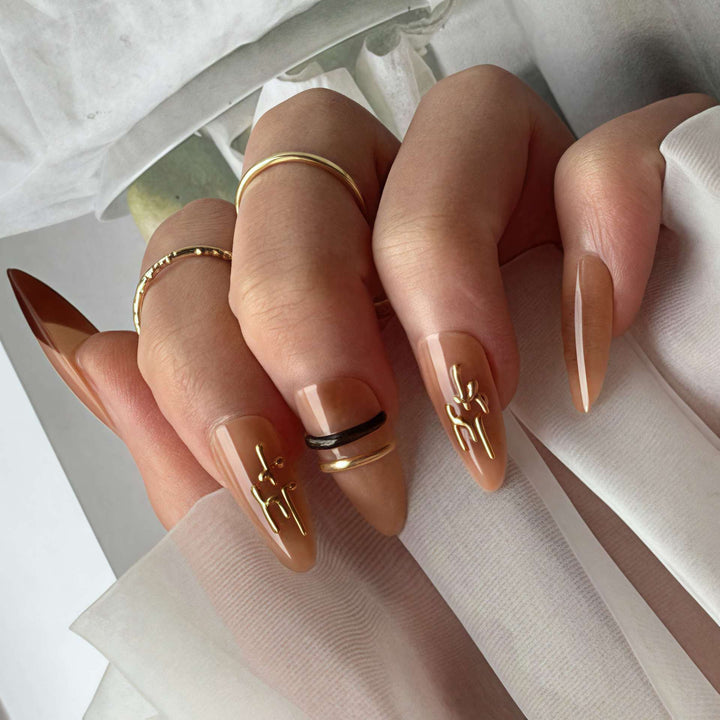 Elegante Ombre Press-On Nagelspitzen mit metallischen Akzenten Karnz