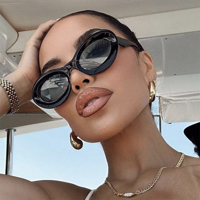 Damen ovale Sonnenbrille mit modernen Gläsern Karnz