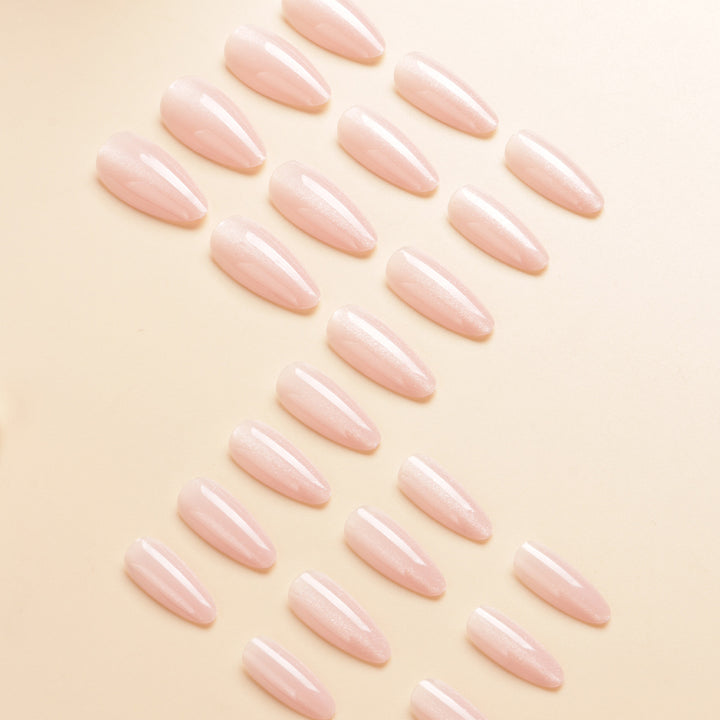 Glänzende Stiletto Press-On-Nagelverlängerungen Karnz
