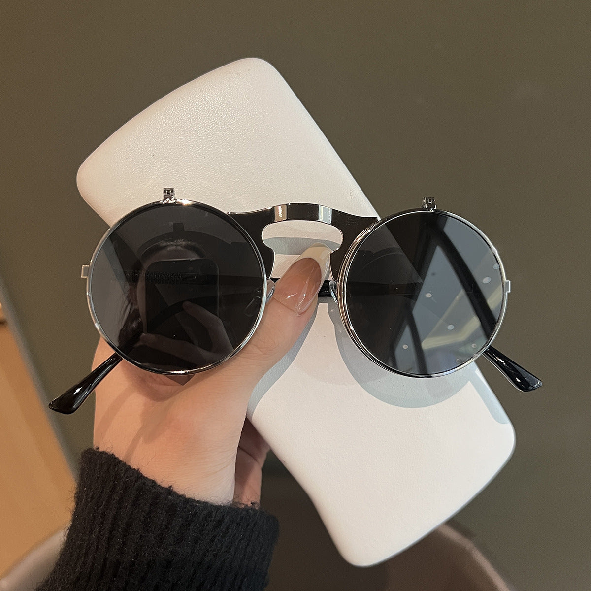 Damen Runde Designer-Sonnenbrille mit innovativem Rahmen Karnz