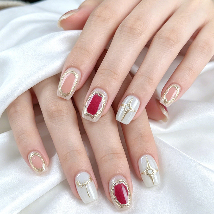 Luxuriöses Press-On Nagelkunst Set Karnz