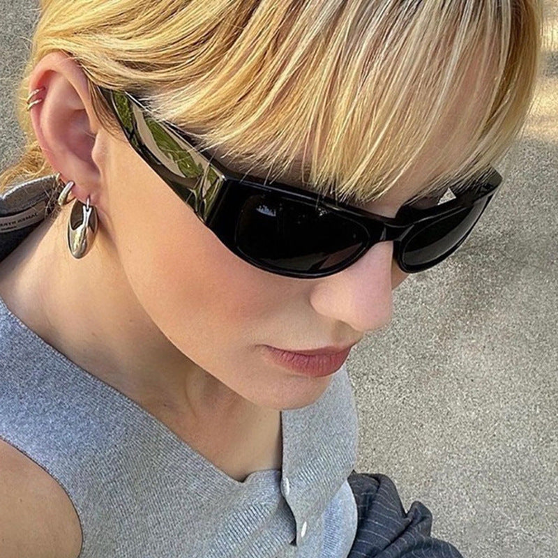 Damen sportliche Sonnenbrille mit breitem Rahmen und UV-Schutz Karnz