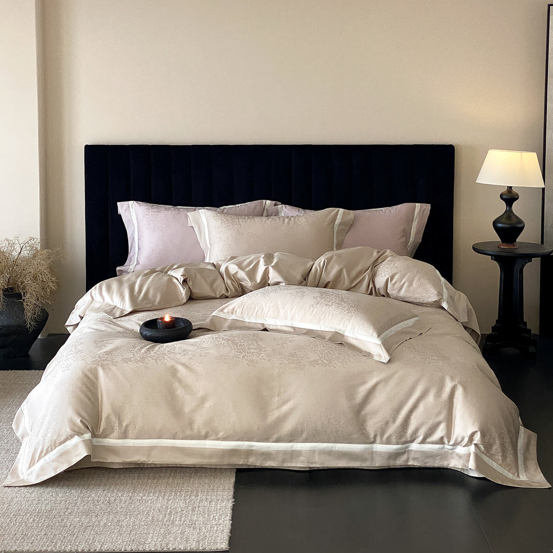 Luxuriöses Satin-Bettwäsche-Set mit Jacquardmuster und feinem Saum