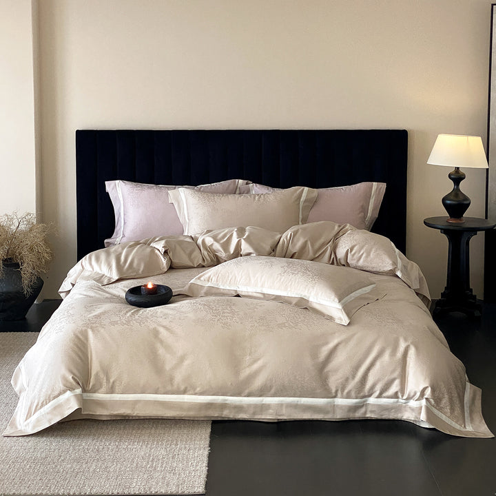 Luxuriöses Satin-Bettwäsche-Set mit Jacquardmuster und feinem Saum