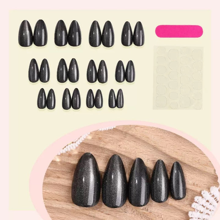 Nagelkunstset mit elegantem spitzem Design und Hochglanz-Finish Karnz