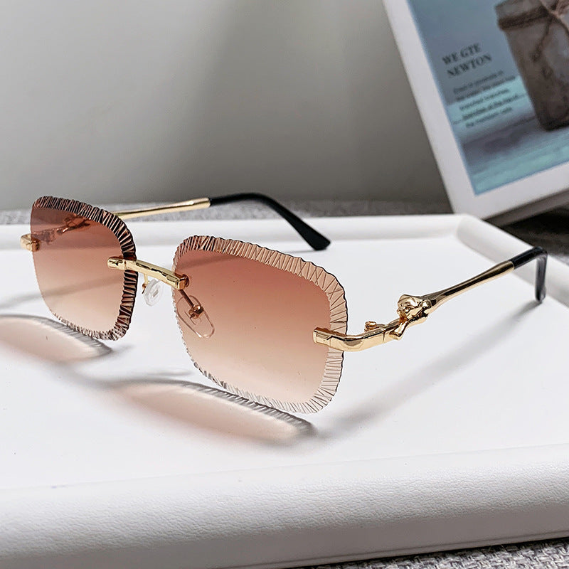 Damen modische Sonnenbrille mit strukturiertem Rahmen und dezenten Farbverlauf Karnz