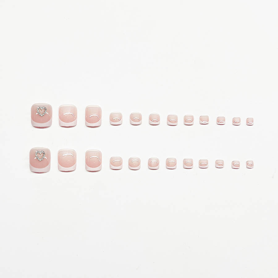 Kunstnagelset mit verspieltem Herzdesign Karnz