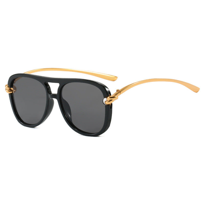 Damen sportliche Sonnenbrille mit breitem Kunststoffrahmen und UV-Schutz Karnz