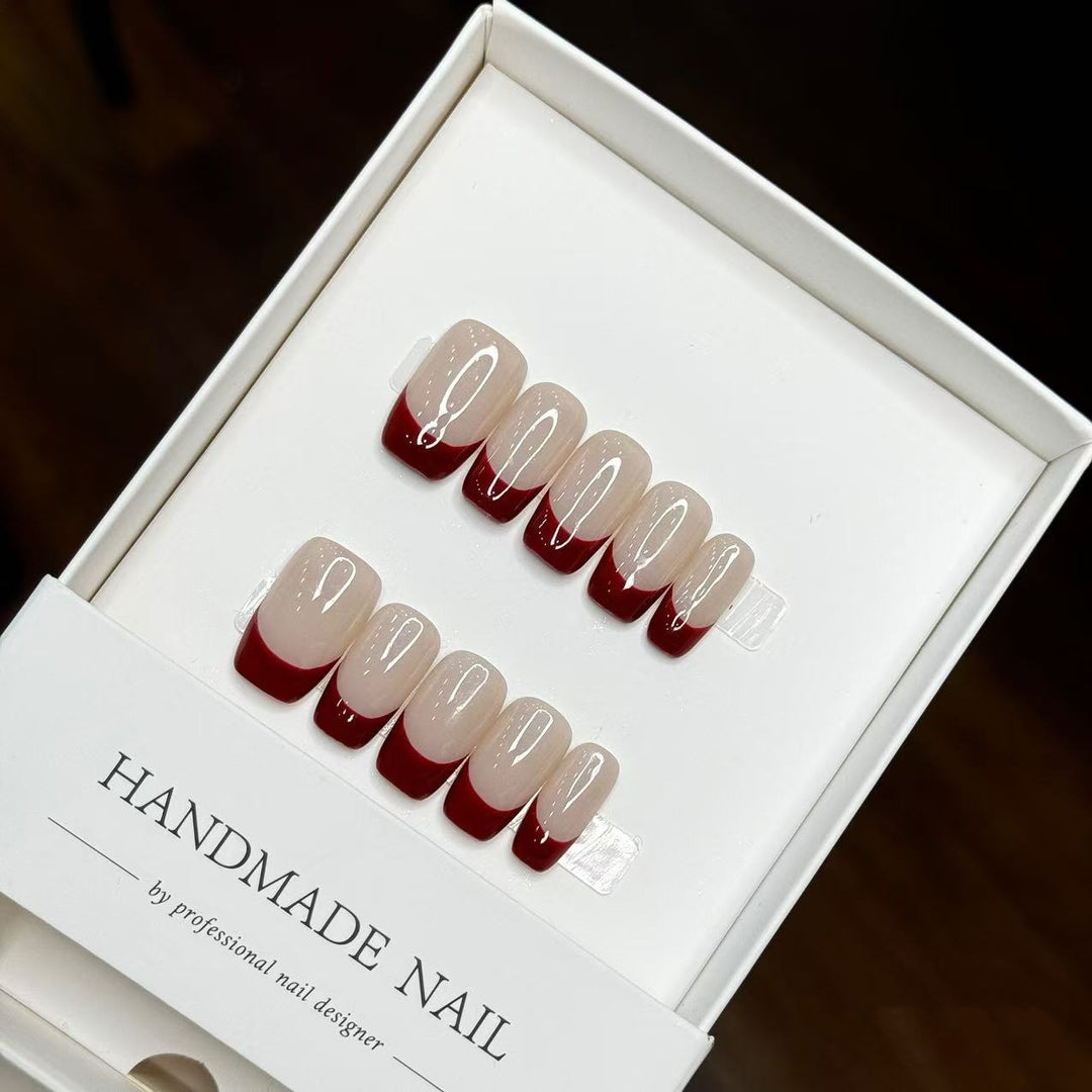 Handgemachte French Tip Press-On Nägel