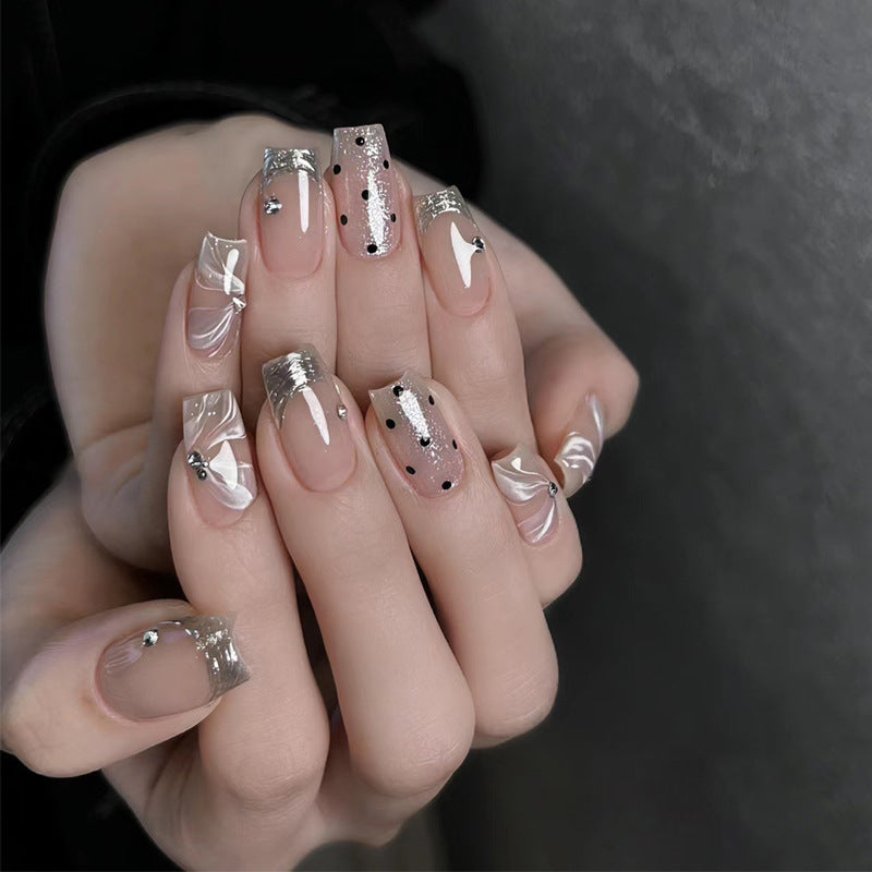 Künstlerisches Press-On-Nagelset mit glitzernden Sternakzenten Karnz