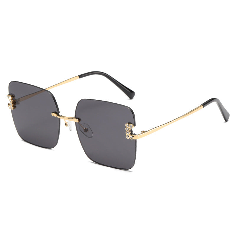 Damen modische quadratische Sonnenbrille mit zarten Designdetails Karnz
