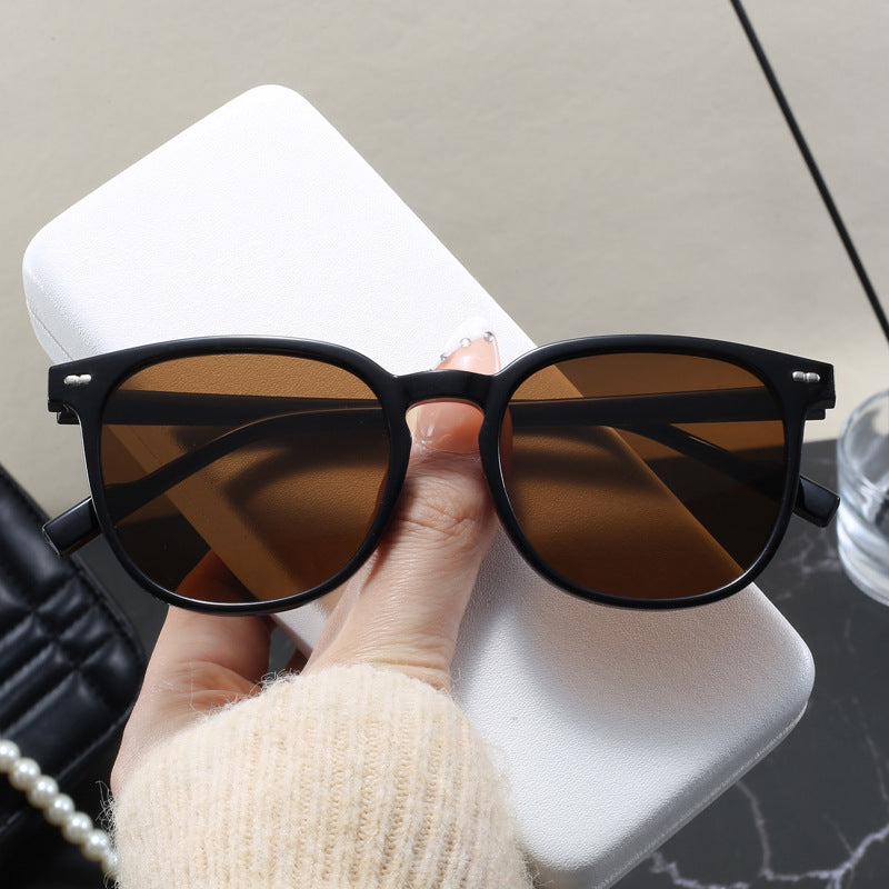 Damen modische Sonnenbrille mit transparentem Rahmen und elegantem Design Karnz
