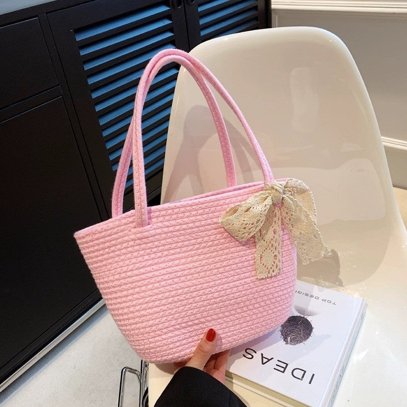 Damen Handtasche mit dekorativem Häkelband Karnz