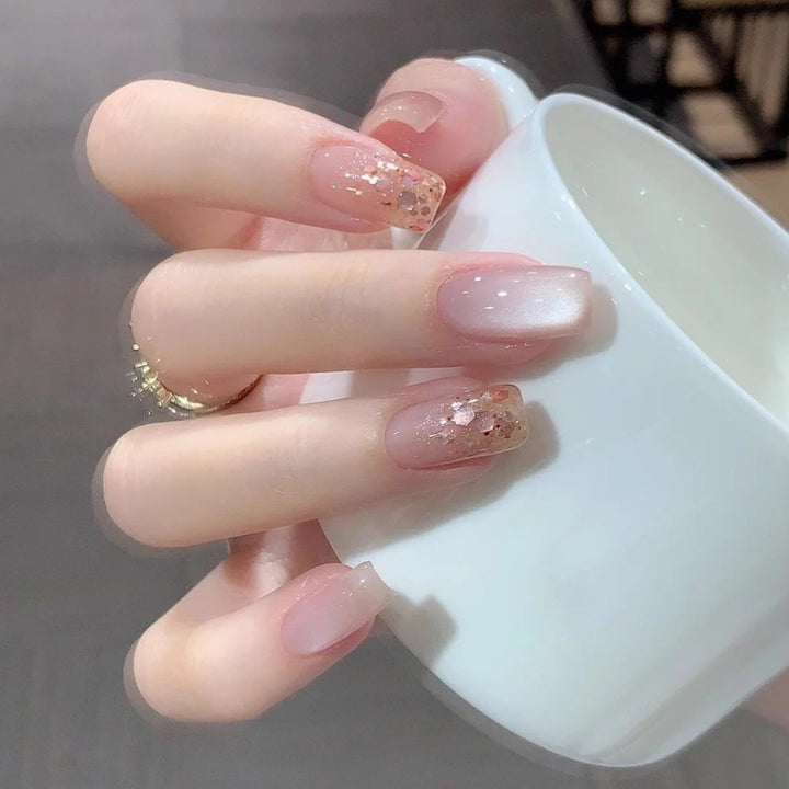 Kunstnägel mit Eleganten Glitzerakzenten Karnz