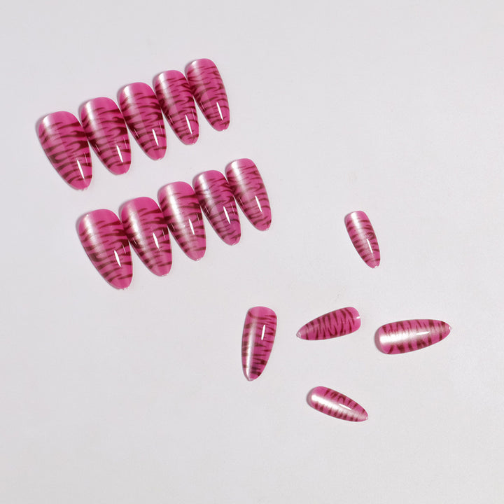 Künstlerische Stiletto-Nagelkunst-Tipps Karnz