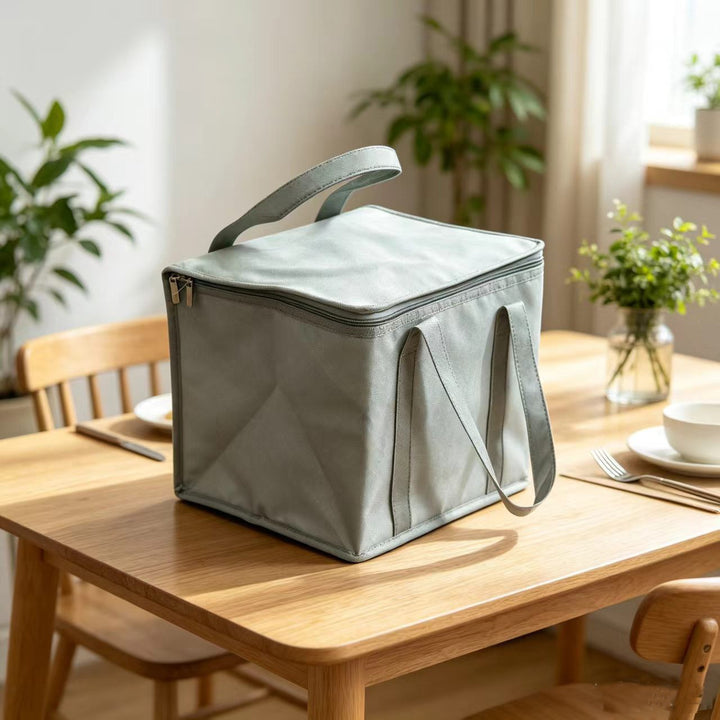 Isolierte Lunchbox Karnz