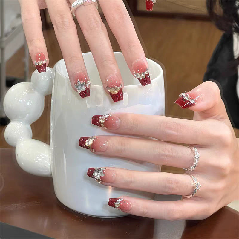 Dekorative mit Strass verzierten Nagel Kunst Karnz