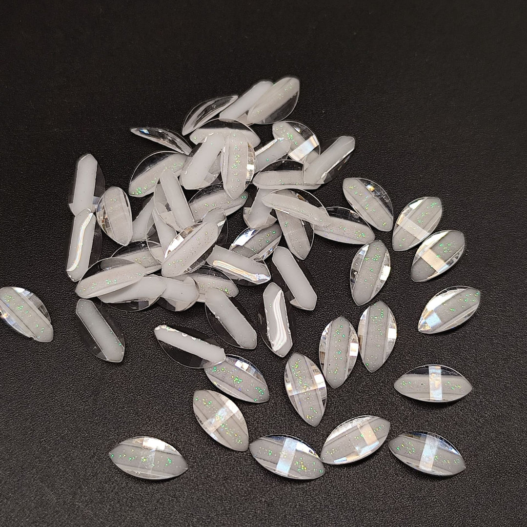 Dekorative Glitzersteine Karnz