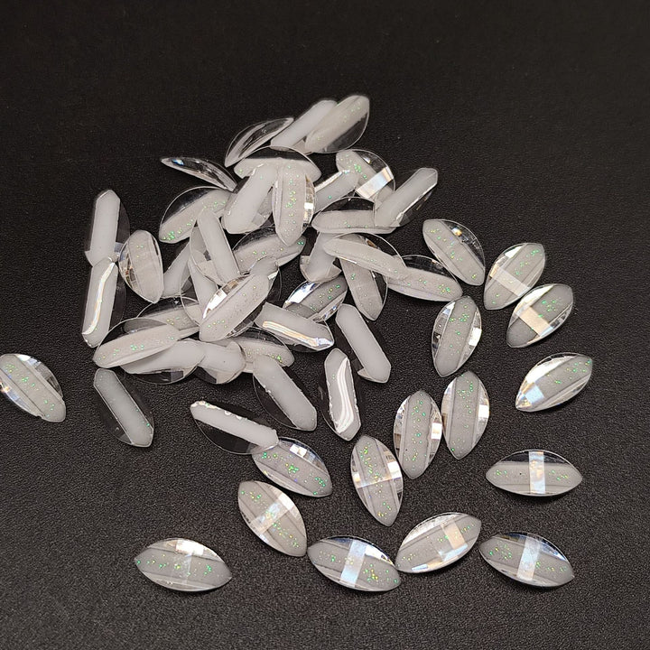 Dekorative Glitzersteine Karnz