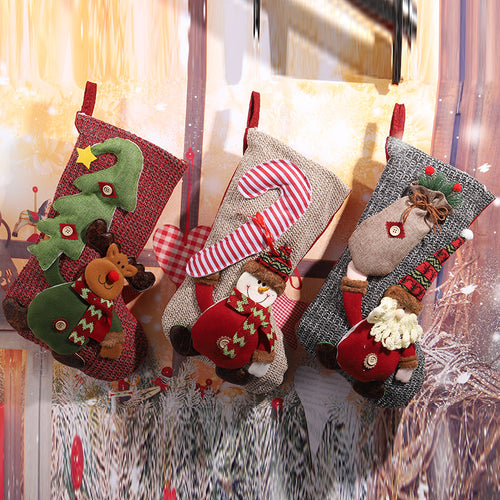 Weihnachtsstrumpf mit festlichem Gnome-Motiv Karnz