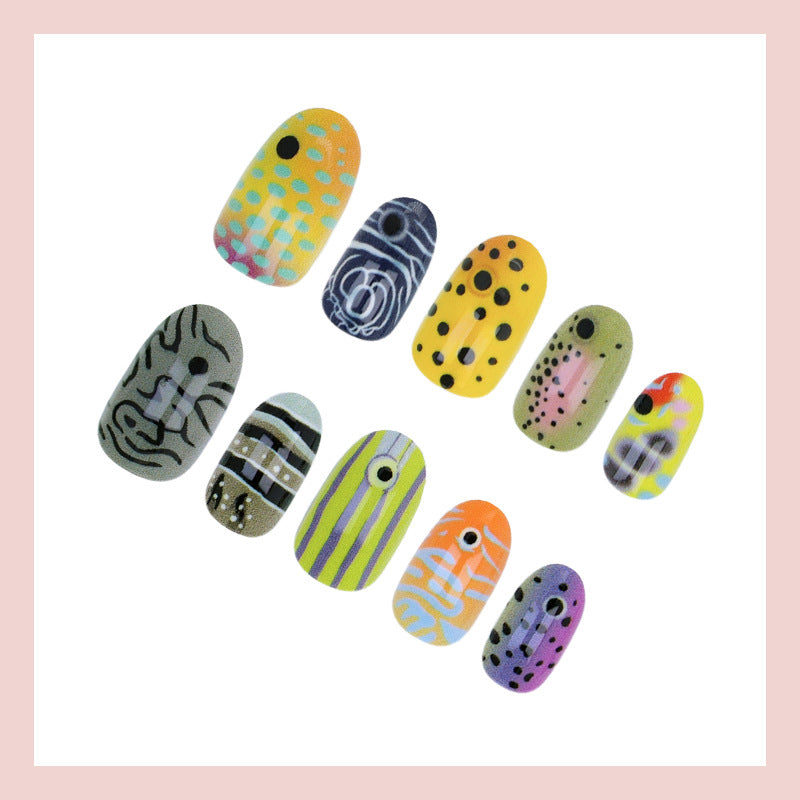 Kreatives Nageldesign Karnz