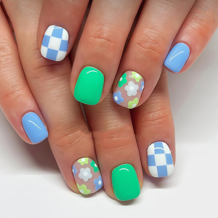Kreatives Floral Press-On Nagelkunst Set Karnz