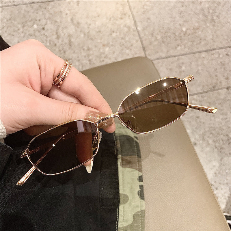 Damen geometrische Sonnenbrille im minimalistischen Design Karnz