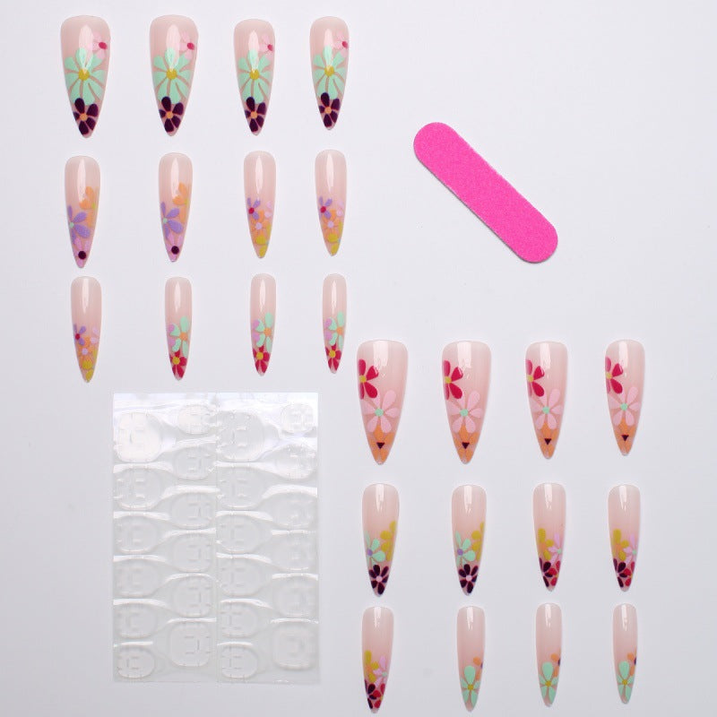 Kunstnägel mit floralen Mustern Karnz