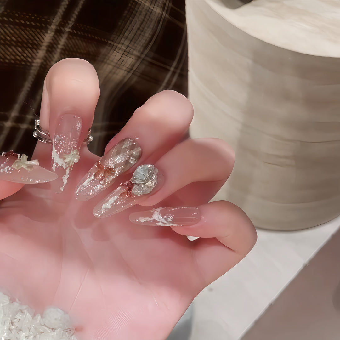 Künstliche Nagelspitzen mit Eleganten Glitzerdetails Karnz