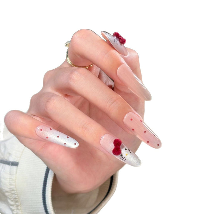 Dekoratives Press-On-Nagelkunst-Set mit Charakterdesign Karnz
