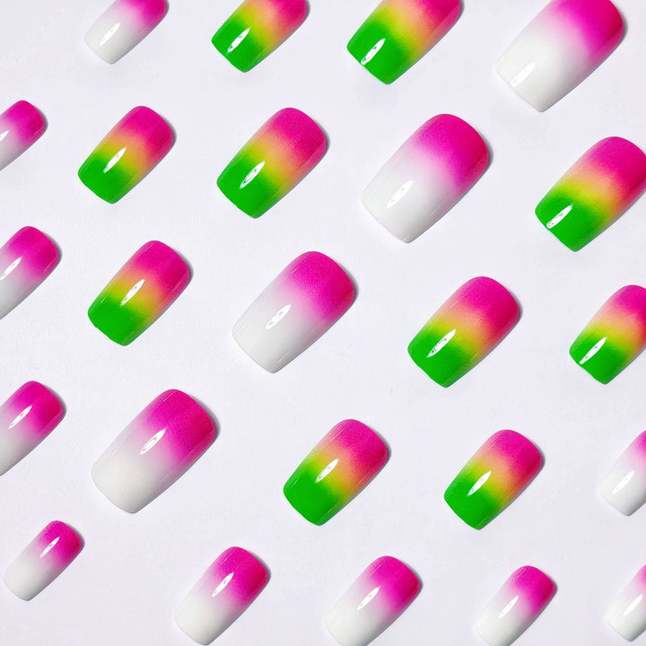 Kreative Gel-Nägel mit Neon-Farbverlauf Karnz