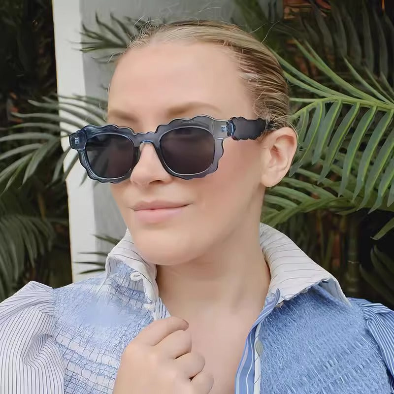 Damen auffällige Sonnenbrille im kreativ gestalteten Wolkenrahmen Karnz