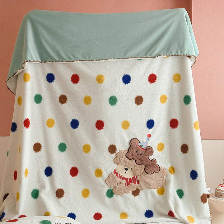 Kuscheldecke kariert mit applizierten Tiermotiven und weichem Veloursfutter