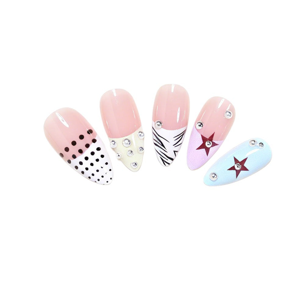 Künstlerische Stiletto Press-On Nagelkunst Kollektion Karnz