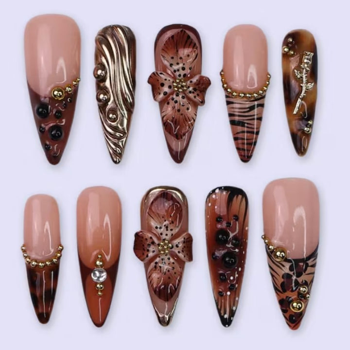 Künstlerisches Floral- und Stern-Applikationen Press-On Nagelset Karnz