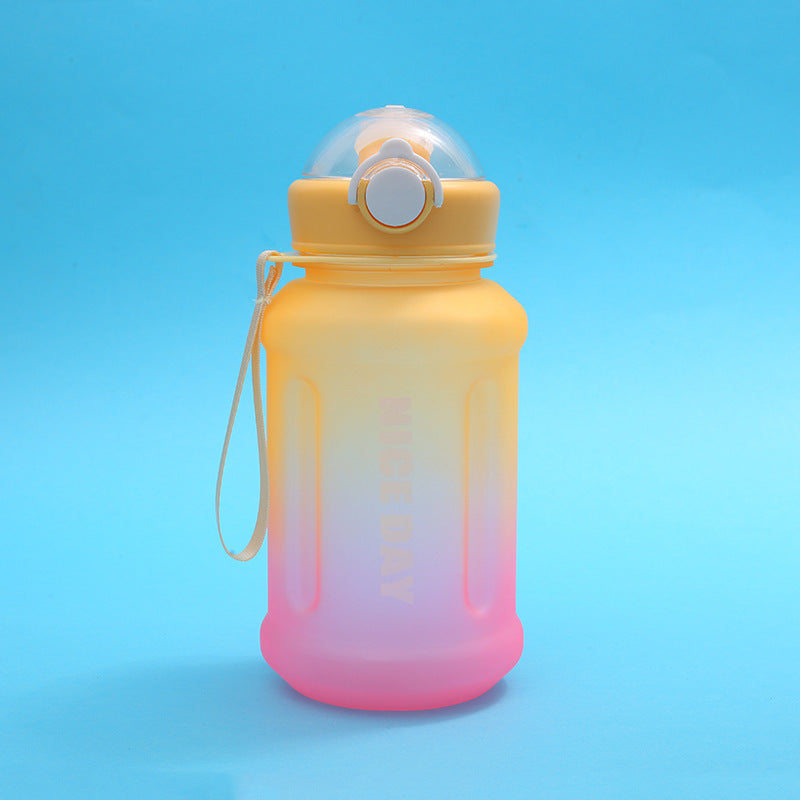 Damen Sportliche Trinkflasche mit praktischem Verschlussmechanismus Karnz