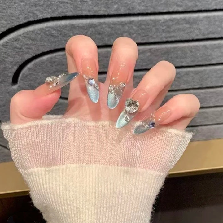 Künstlerisches Press-On Nail Set mit einzigartigen Designs Karnz