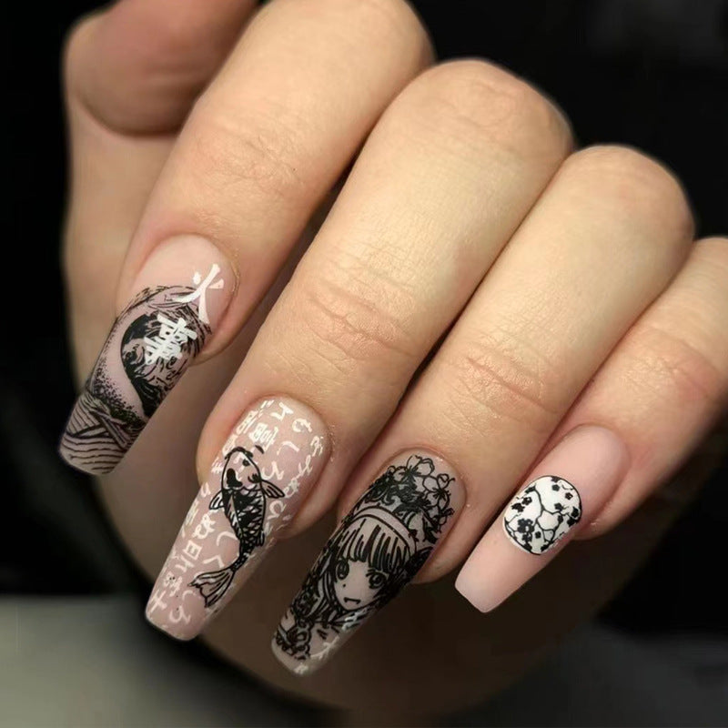 Nagelkunst mit Herz- und Lippenmotiven Karnz