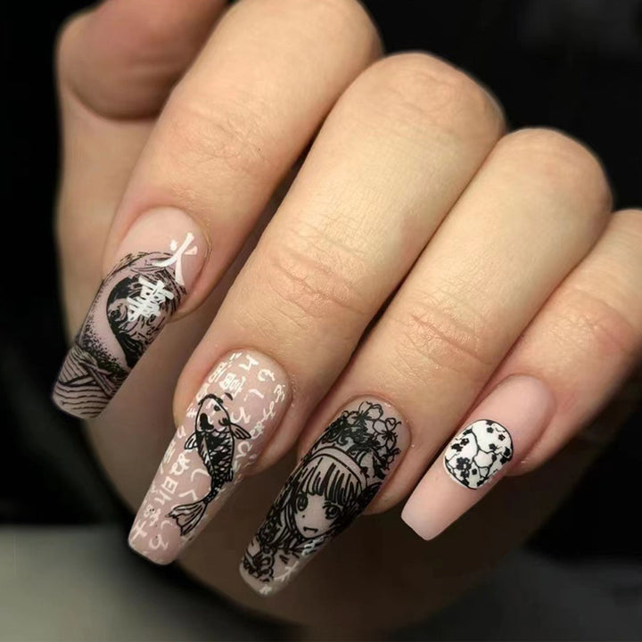 Nagelkunst mit Herz- und Lippenmotiven Karnz