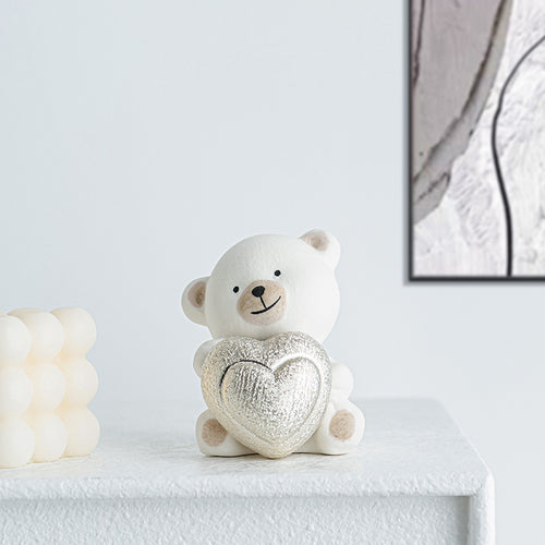 Kawaii Bärenfigur mit Herz Karnz
