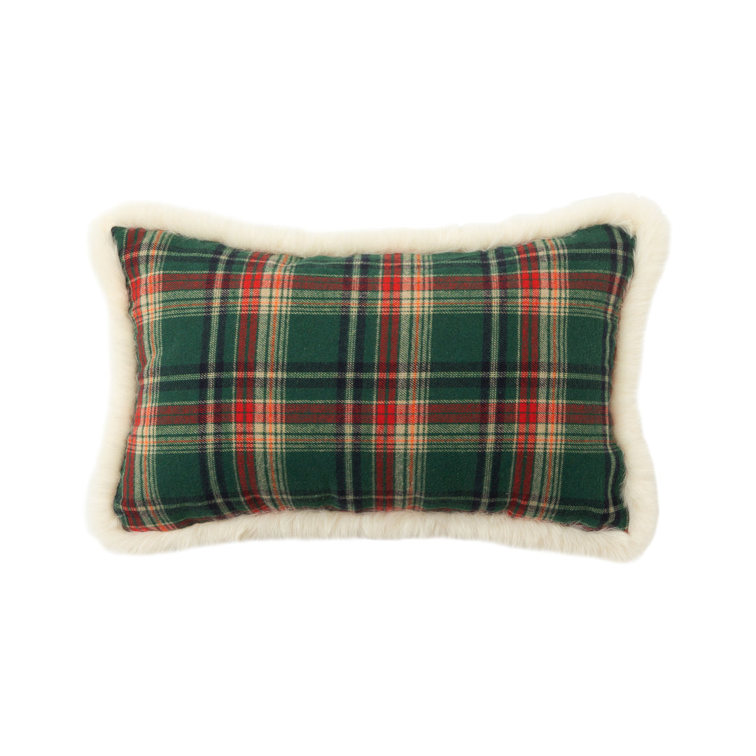 Traditionelles Tartan-Dekokissen mit flauschigem Kunstfellrand