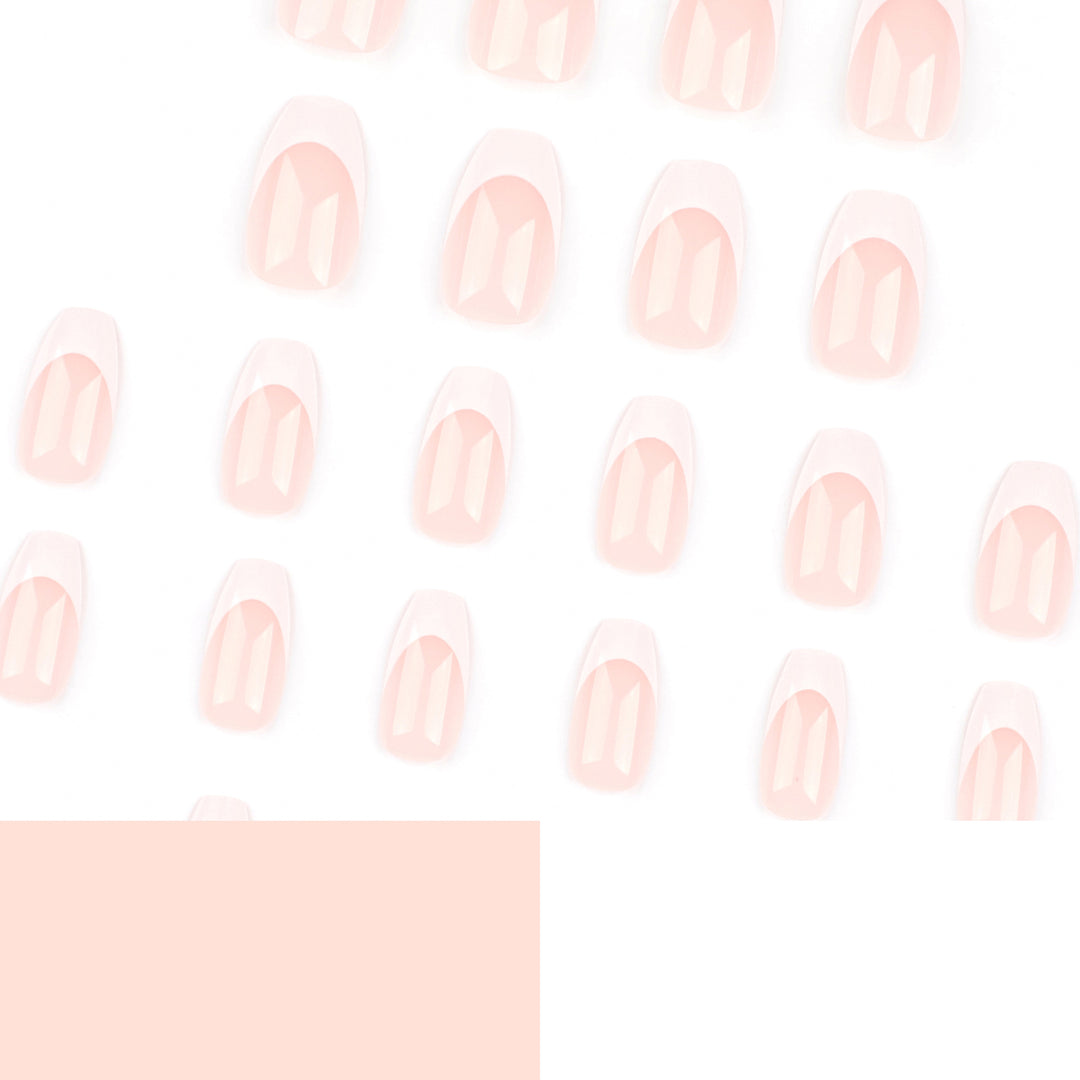 Elegante Nagelkunst mit French-Tip Design Karnz