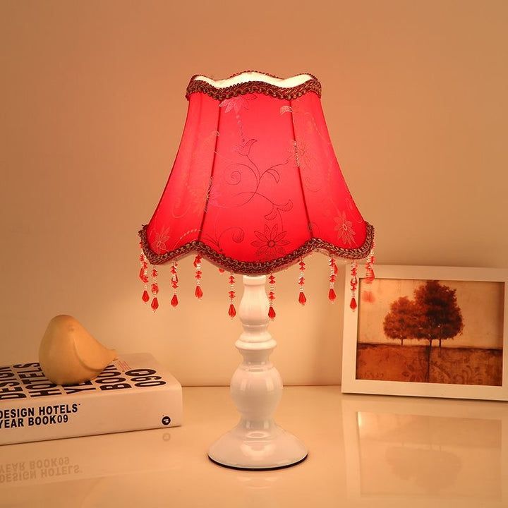 Zeitgenössische Nachttischlampe