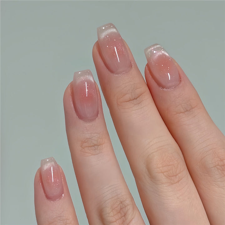 Elegantes French Tip Nagelset Karnz