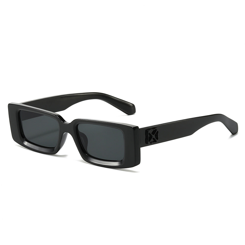 Übergroße geometrische Sonnenbrille mit dekorativen Metallakzenten Karnz
