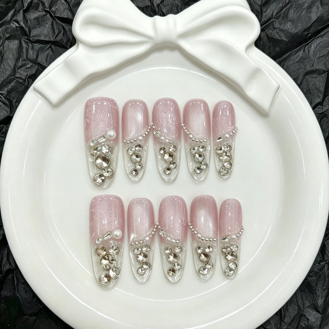 Elegantes, mit Kristallen verziertes Press-On-Nagelset