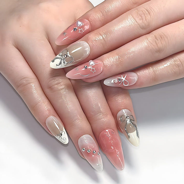 Kreatives Press-On-Nagelset mit Strass- und Schleifendetails Karnz
